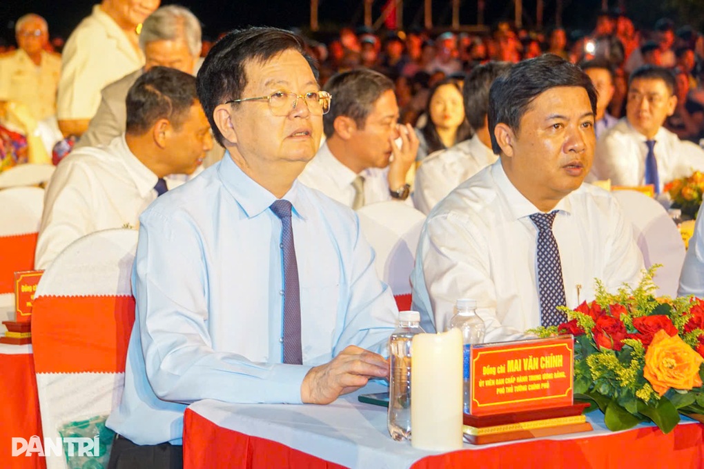 Nước mắt rơi dài trong Bản hùng ca bất diệt - 1 Nước mắt rơi dài trong Bản hùng ca bất diệt - 1