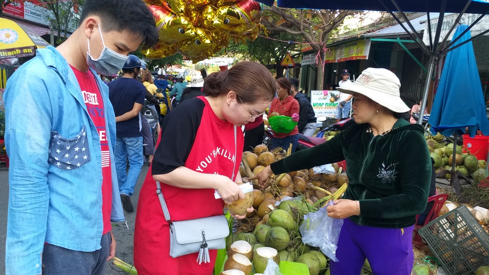 Đà Nẵng: Nhộn nhịp phiên chợ Tết ngày cuối năm - 3 Đà Nẵng: Nhộn nhịp phiên chợ Tết ngày cuối năm - 3