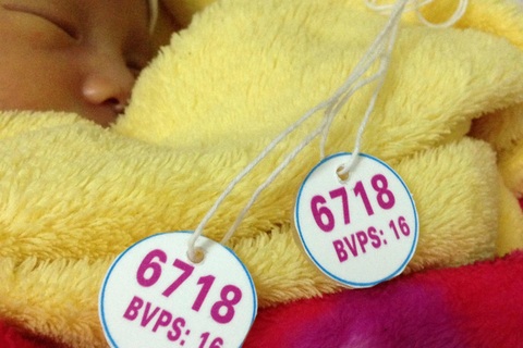 Từ vụ "nuôi nhầm" con suốt 42 năm: Nhận diện con bằng... smartphone