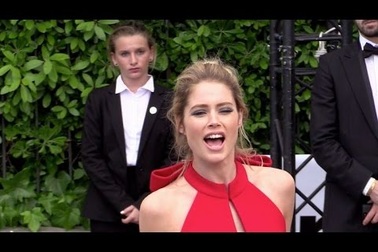 Doutzen Kroes dự tiệc từ thiện