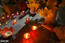 "Xin thắp nén tâm hương và ngọn nến ấm áp tưởng nhớ đến đồng bào đã mất"