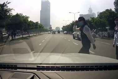 Sang đường không đúng chỗ - Người đi bộ có là nguy cơ gây tai nạn?