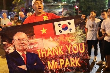 Báo Hàn Quốc ca ngợi thầy Park khi đánh bại HLV Eriksson