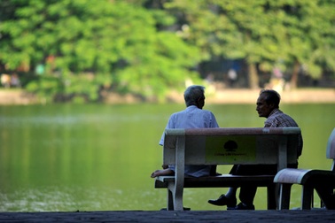 Hà Nội mưa rải rác, se lạnh về đêm