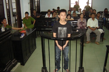 Bị ép uống bia, đâm chết bạn