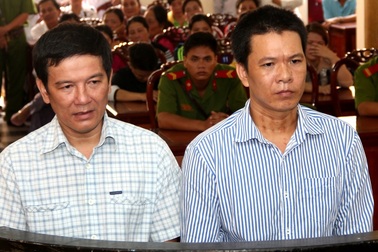 Đang chăm sóc vợ bên giường bệnh, bị 2 thanh niên đâm tử vong