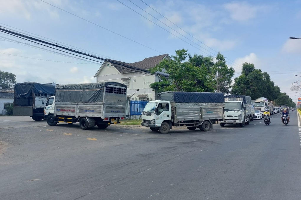 Đi đăng kiểm từ 2h sáng - 1 Đi đăng kiểm từ 2h sáng - 1