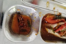 TP.HCM: Học sinh phát hiện có gián trong thức ăn trưa ở căng tin trường