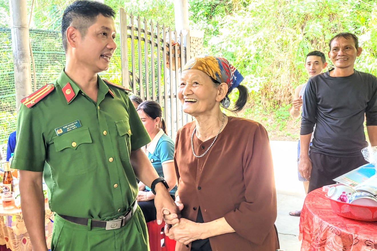 Người vợ hàng chục năm tìm quê chồng ở nơi xa gần 1.000km - 2