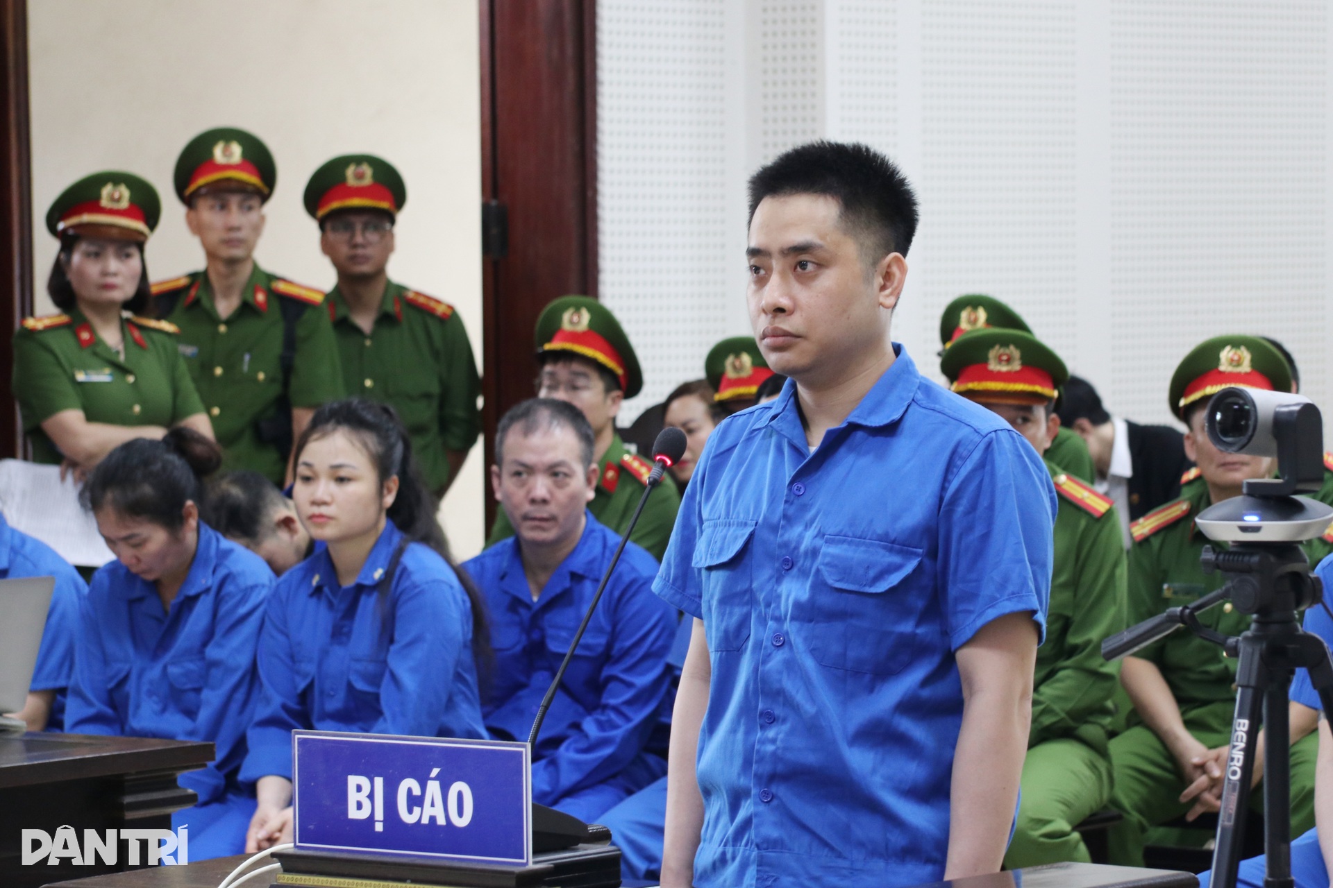 Trùm ma túy Bùi Đình Khánh và bạn gái 21 tuổi cùng hầu tòa - 6