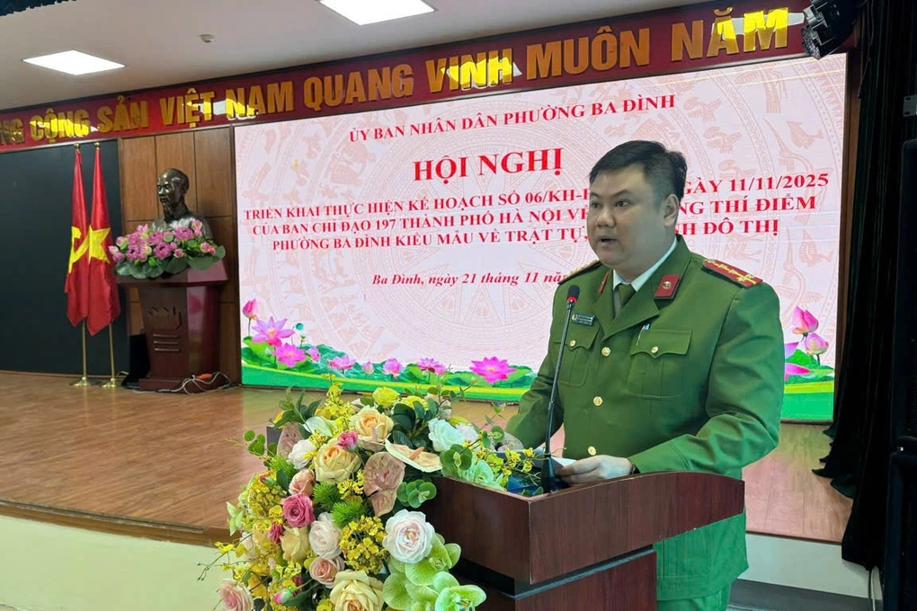 Công an phường Ba Đình quyết tâm chấn chỉnh tình trạng buôn bán trên vỉa hè - 2