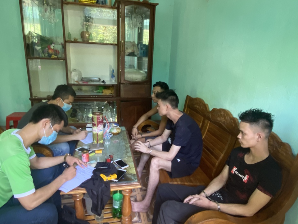 Xây dựng “boong ke”, dùng “vợ hờ” mang bầu để cảnh giới, giao ma túy - 1 Xây dựng “boong ke”, dùng “vợ hờ” mang bầu để cảnh giới, giao ma túy - 1