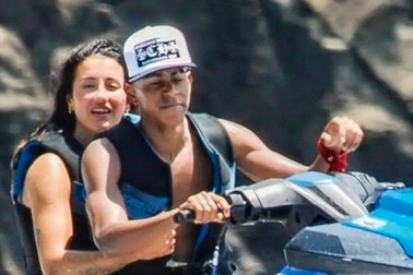 Lamine Yamal bị phát hiện cặp kè với tiếp viên hàng không hơn… 13 tuổi