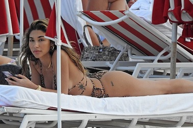 "Tình cũ" Justin Bieber bốc lửa trên biển