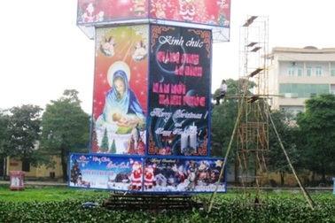 Đèn kéo quân khổng lồ chào đón Giáng sinh