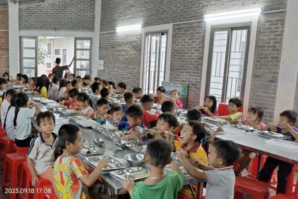 Chiếc tivi vỡ rồi và chuyện những người thầy đi cùng nỗi đau của học trò - 8 Chiếc tivi vỡ rồi và chuyện những người thầy đi cùng nỗi đau của học trò - 8