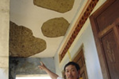 Cuộc sống bất an nơi “vùng nổ mìn”