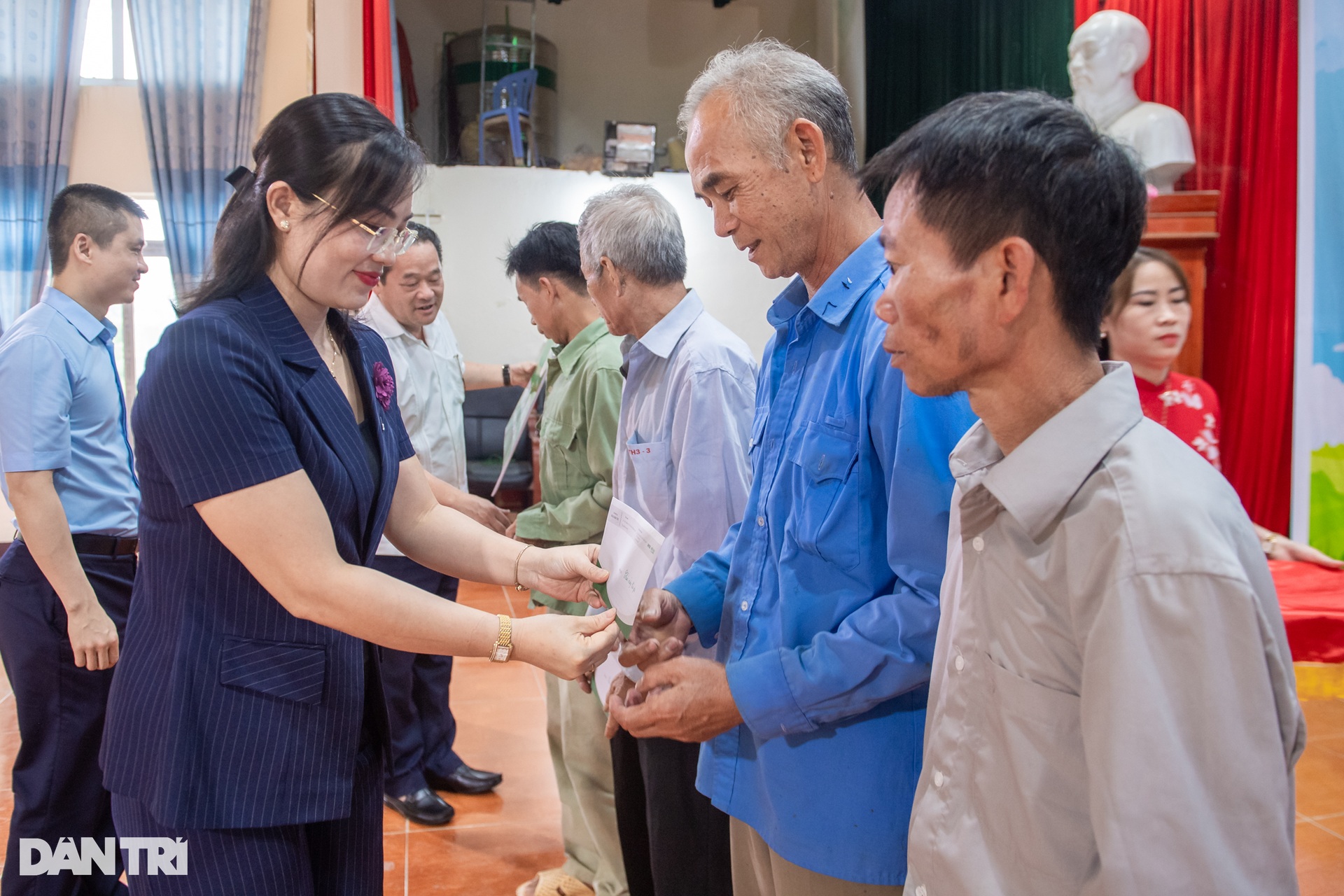 Báo Dân trí khánh thành 4 nhà Nhân ái nơi biên cương xa xôi - 14
