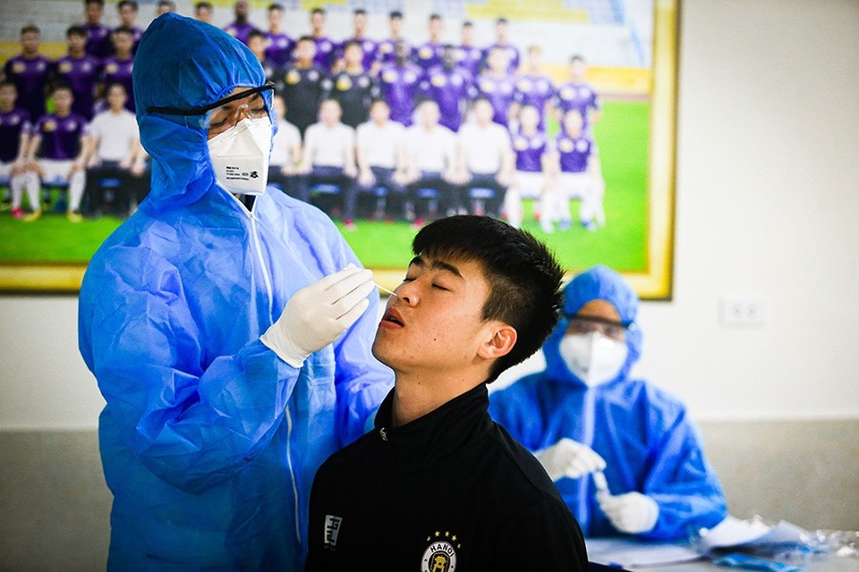 CLB Hà Nội hội quân sau Tết, Quang Hải và Văn Hậu xét nghiệm Covid-19 - 2 CLB Hà Nội hội quân sau Tết, Quang Hải và Văn Hậu xét nghiệm Covid-19 - 2