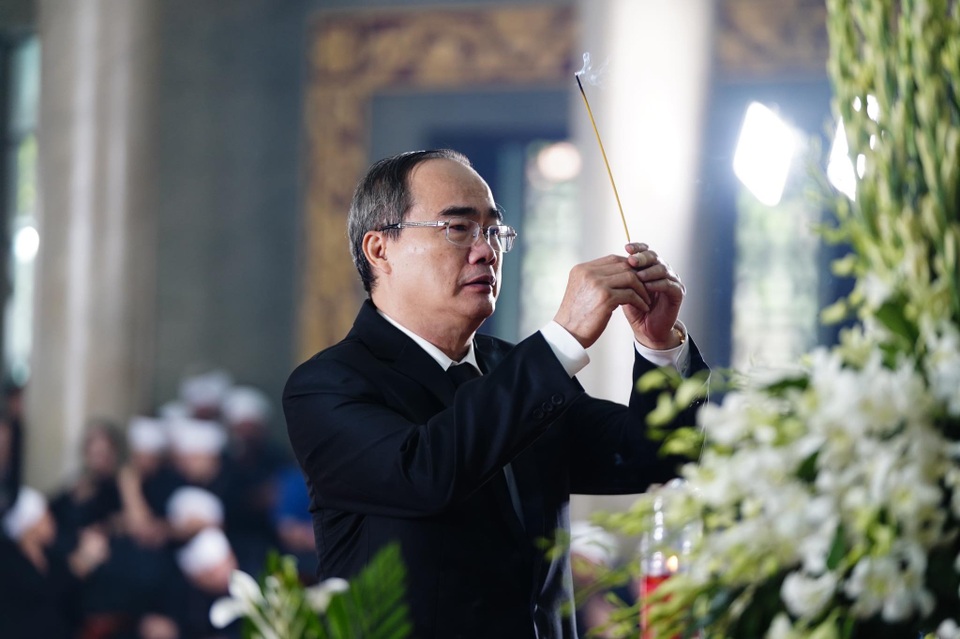 Tiễn biệt ông Mười Hương về với đất mẹ - 3 Tiễn biệt ông Mười Hương về với đất mẹ - 3