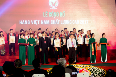 Nhựa Long Thành vinh dự nhận danh hiệu hàng Việt Nam chất lượng cao 2017