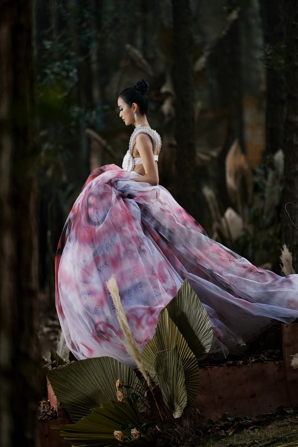Denis Đặng catwalk chuyên nghiệp, biến hóa ấn tượng - 11 Denis Đặng catwalk chuyên nghiệp, biến hóa ấn tượng - 11