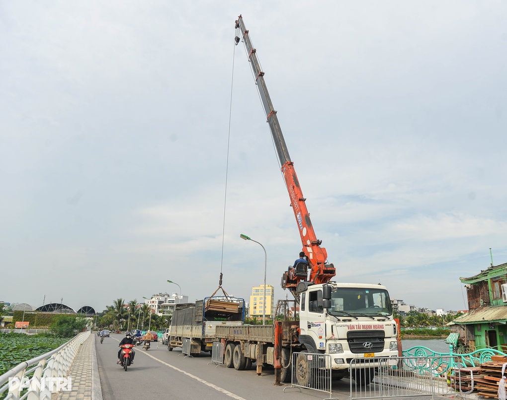 Tháo dỡ du thuyền cuối cùng ra khỏi hồ Tây - 2 Tháo dỡ du thuyền cuối cùng ra khỏi hồ Tây - 2