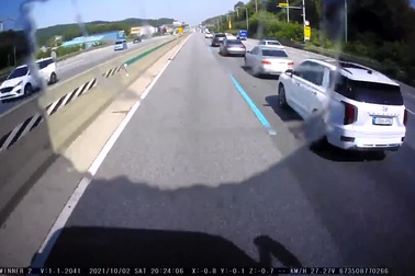 Lái xe vào làn dành riêng cho xe buýt nhanh và cái kết