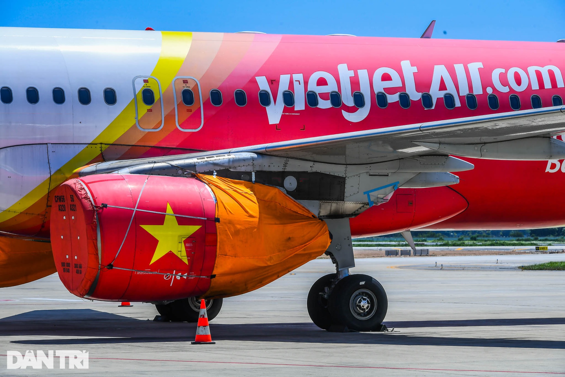 Ám ảnh hàng trăm tàu bay đắp chiếu nằm la liệt tại Nội Bài, Tân Sơn Nhất - 10 Ám ảnh hàng trăm tàu bay đắp chiếu nằm la liệt tại Nội Bài, Tân Sơn Nhất - 10