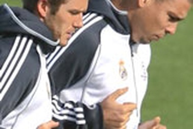 “Becks không đi đâu lúc này, Ronaldo đâu phải hàng… cho không”