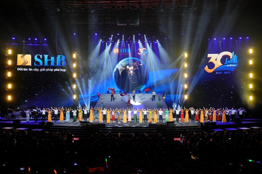 Gần 4.000 người SHB thăng hoa trong Lễ kỷ niệm 30 năm "Chuyện kể Từ Tâm"