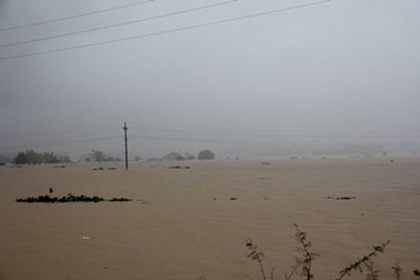 Bao công dành dụm, bão lũ qua lại xác xơ