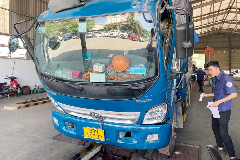TPHCM khuyến cáo chủ xe trước nguy cơ ùn tắc các trung tâm đăng kiểm - 1 TPHCM khuyến cáo chủ xe trước nguy cơ ùn tắc các trung tâm đăng kiểm - 1