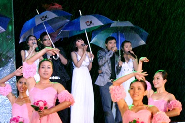 Singer’s day ngày 3: Các sao hát thật “sung” dưới mưa