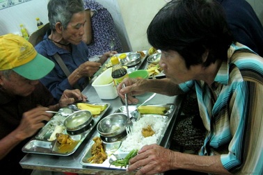 Quán cơm 2.000 đồng ở TP HCM 