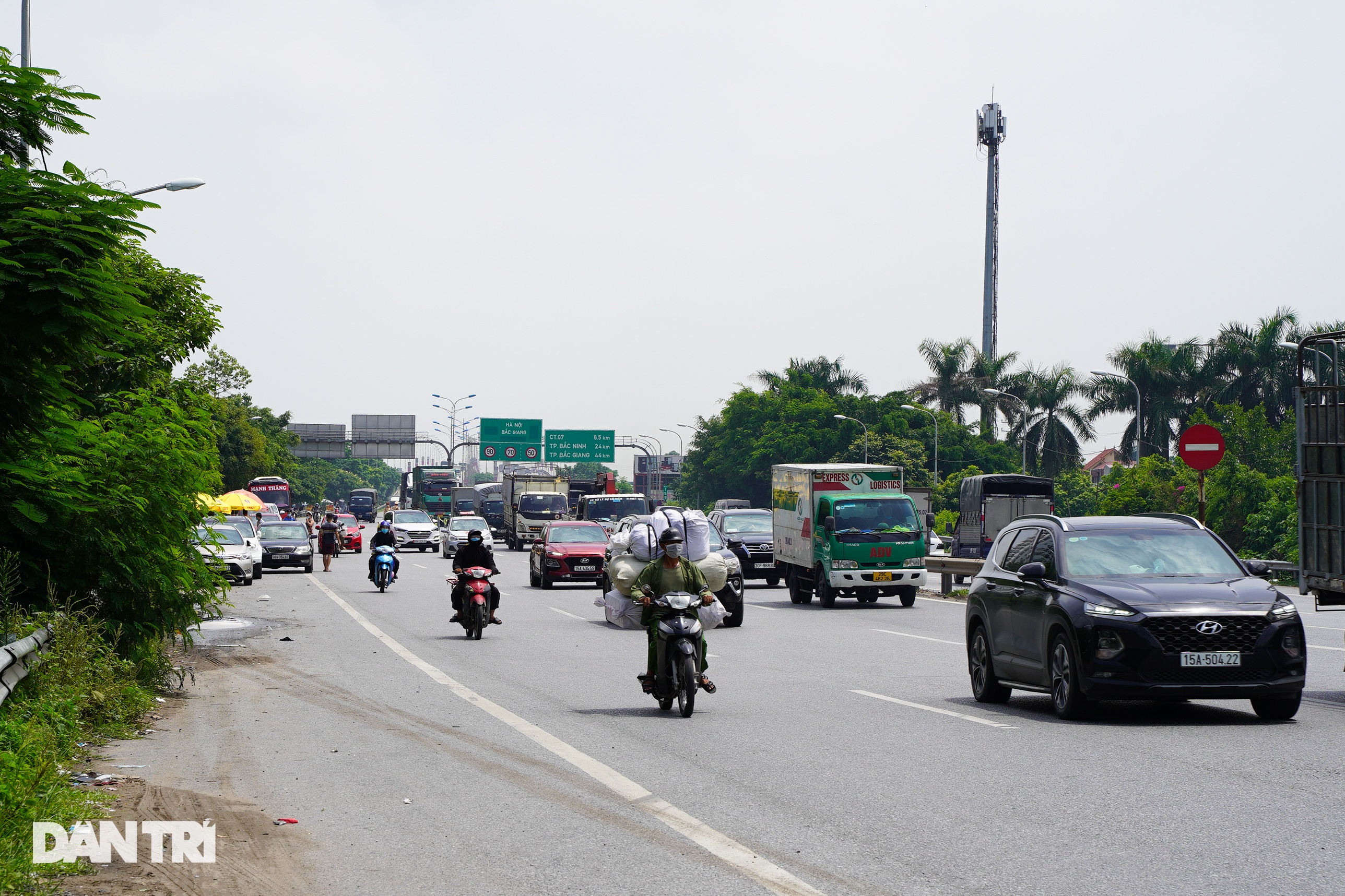 Chốt kiểm dịch cửa ngõ Hà Nội bất ngờ vắng vẻ sau chuỗi ngày ùn tắc kéo dài - 4 Chốt kiểm dịch cửa ngõ Hà Nội bất ngờ vắng vẻ sau chuỗi ngày ùn tắc kéo dài - 4