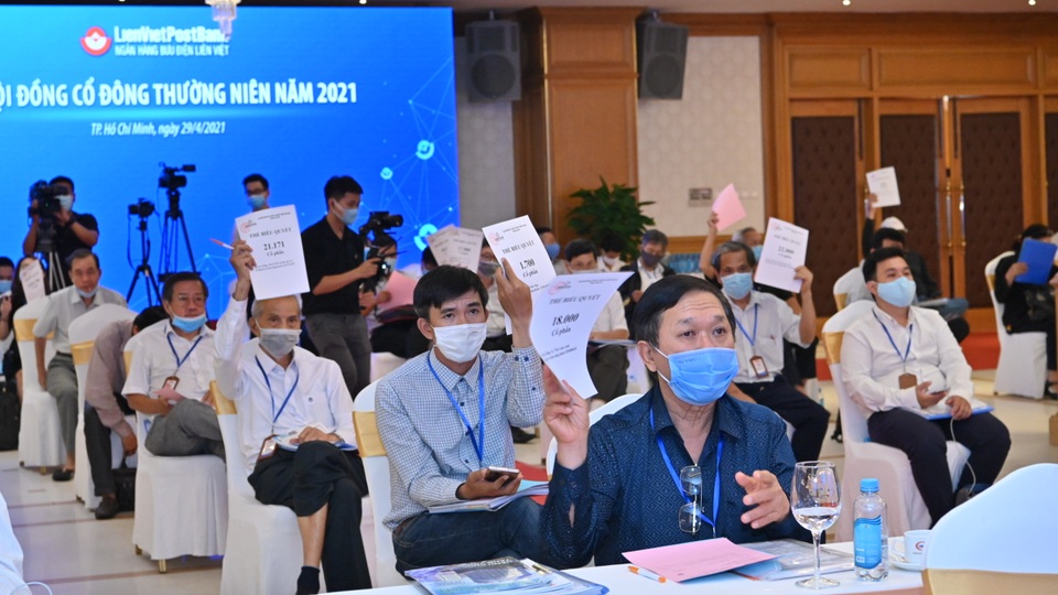 Bầu Thụy vào HĐQT LienVietPostBank, cổ đông mong giá cổ phiếu phi mã - 2 Bầu Thụy vào HĐQT LienVietPostBank, cổ đông mong giá cổ phiếu phi mã - 2