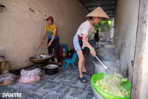 Bếp ăn 0 đồng ấm lòng đồng bào vùng lũ Bắc Ninh