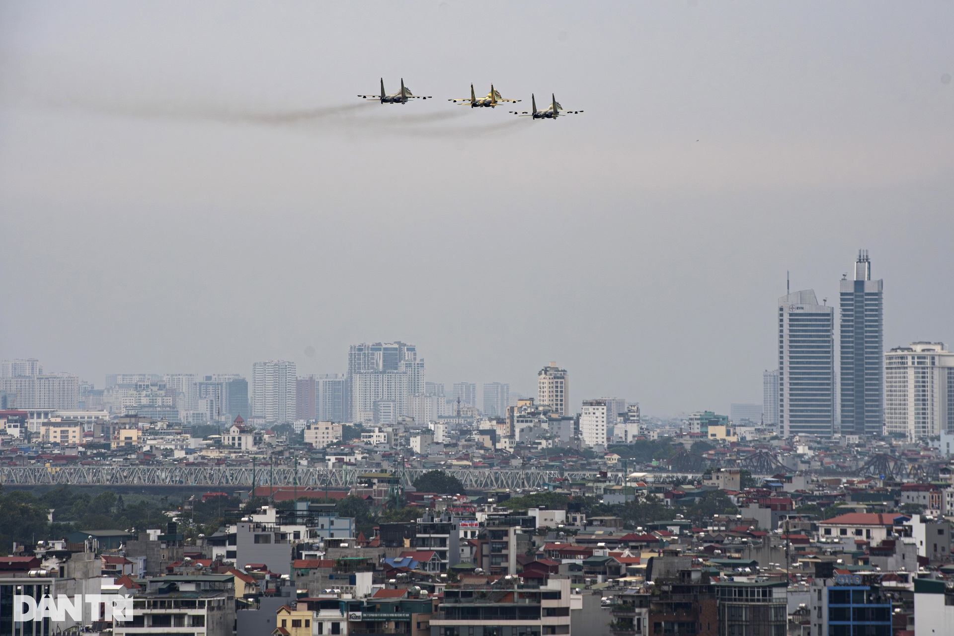 Những phi công huấn luyện hổ mang chúa SU-30MK2 tại Triển lãm Quốc phòng - 13 Những phi công huấn luyện hổ mang chúa SU-30MK2 tại Triển lãm Quốc phòng - 13