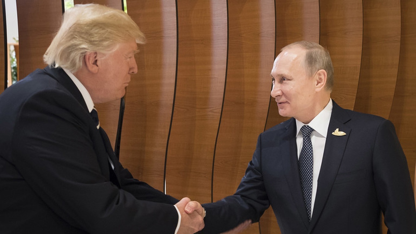 Tiết lộ món quà đặc biệt ông Putin từng gửi tặng ông Trump - 1