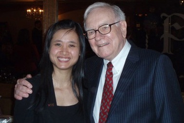 Nữ sinh Việt dự tiệc với tỷ phú Warren Buffett