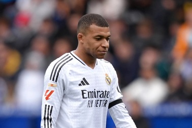 Đạp thẳng vào chân đối thủ, Mbappe nhận án phạt trước trận gặp Arsenal