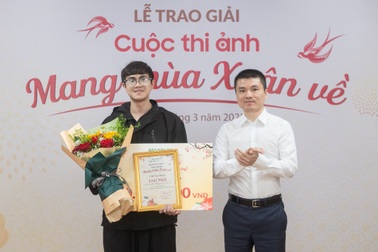 Báo Dân trí trao giải cuộc thi ảnh "Mang mùa xuân về 2025"