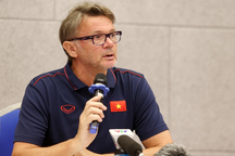 HLV Troussier: "Đội tuyển Việt Nam sẵn sàng tạo bất ngờ trên sân Indonesia"