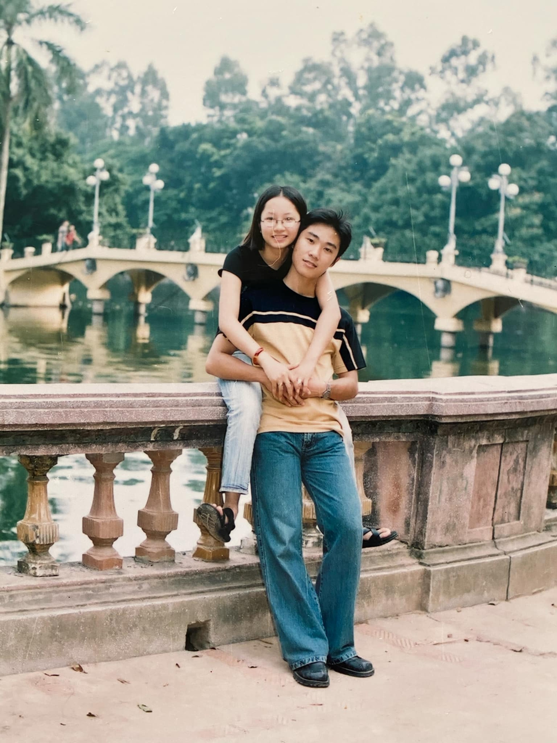 Chuyện tình của cặp đôi sinh cùng ngày, tháng, năm và cùng một nhà hộ sinh - 2 Chuyện tình của cặp đôi sinh cùng ngày, tháng, năm và cùng một nhà hộ sinh - 2