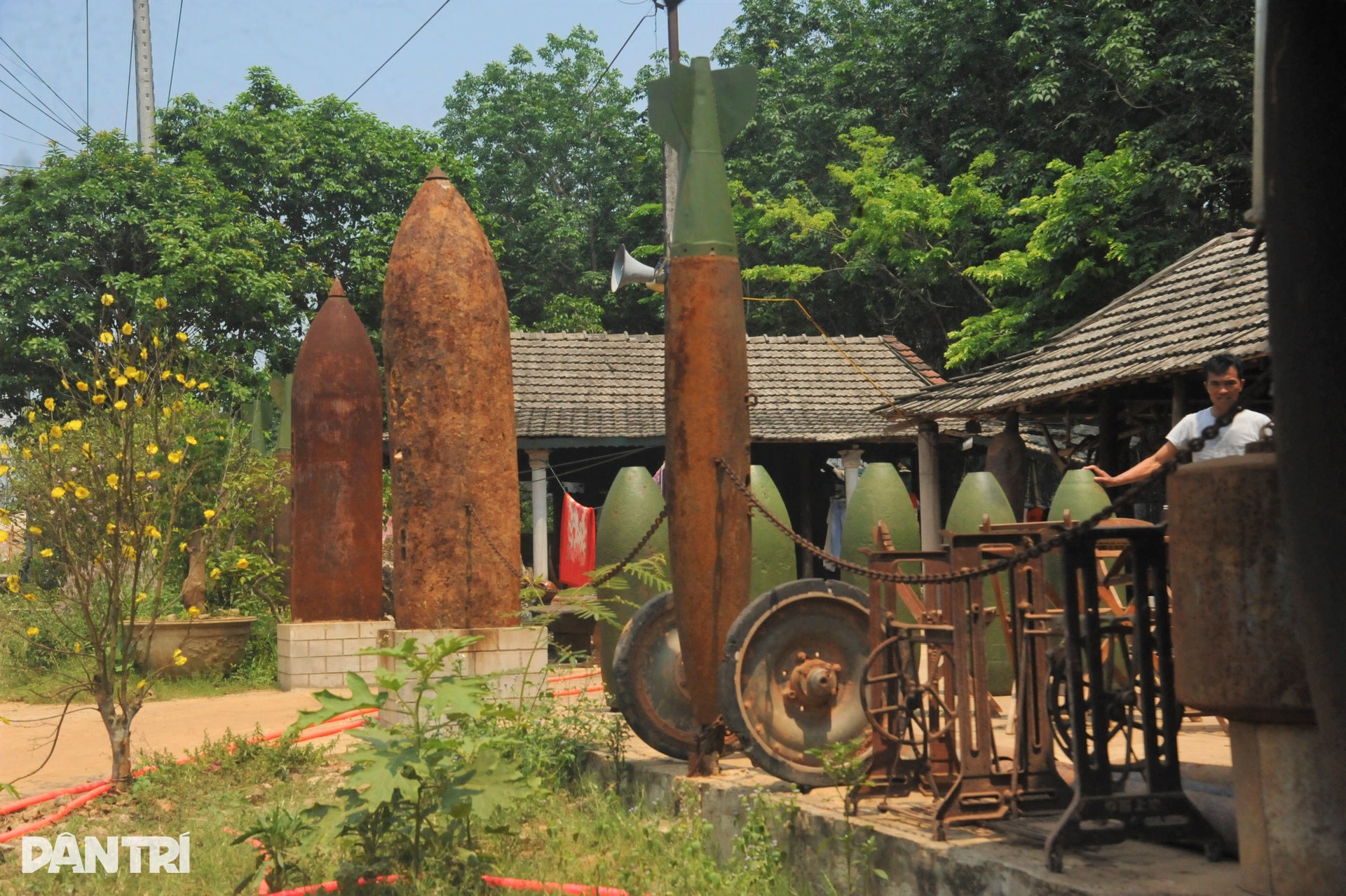 Bộ sưu tập bom, đạn của người đàn ông 52 tuổi ở Quảng Trị - 1 Bộ sưu tập bom, đạn của người đàn ông 52 tuổi ở Quảng Trị - 1