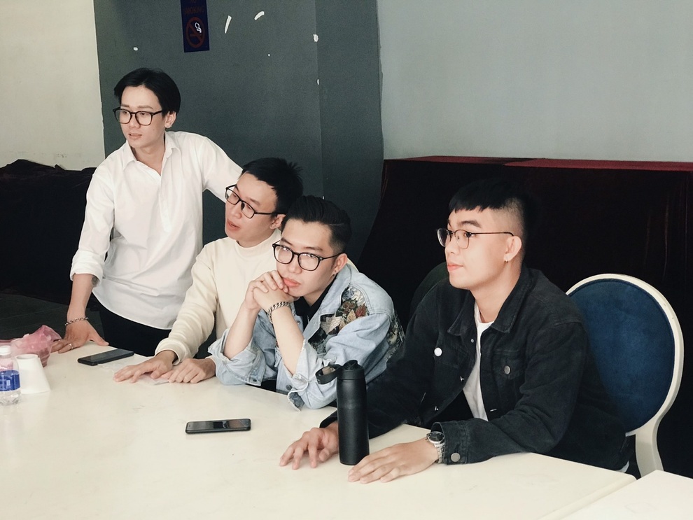 Phương Nam - cây hài độc thoại đình đám của nhóm Sài Gòn Tếu - 7 Phương Nam - cây hài độc thoại đình đám của nhóm Sài Gòn Tếu - 7