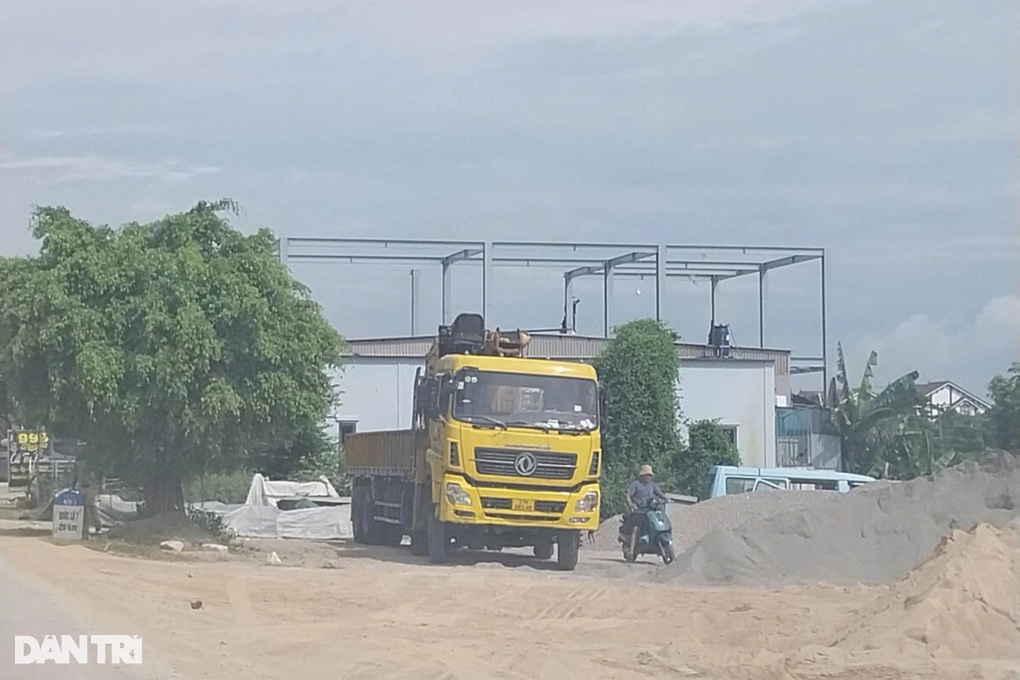 Dân xây nhà trái phép, xã lập hồ sơ gửi công an - 2 Dân xây nhà trái phép, xã lập hồ sơ gửi công an - 2