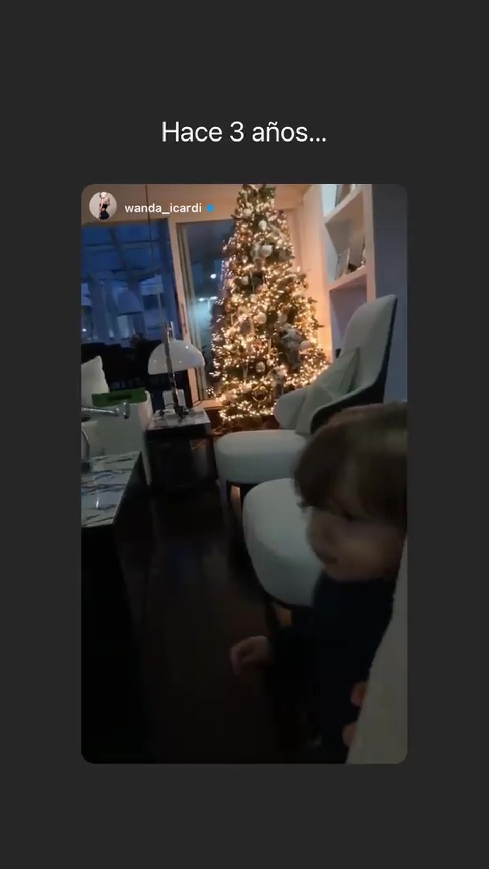 Ngắm cây thông Noel ấm áp, huyền ảo của các ngôi sao bóng đá - 6 Ngắm cây thông Noel ấm áp, huyền ảo của các ngôi sao bóng đá - 6
