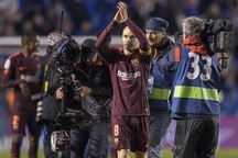 Iniesta rơi lệ sau danh hiệu cuối cùng giành được với Barcelona